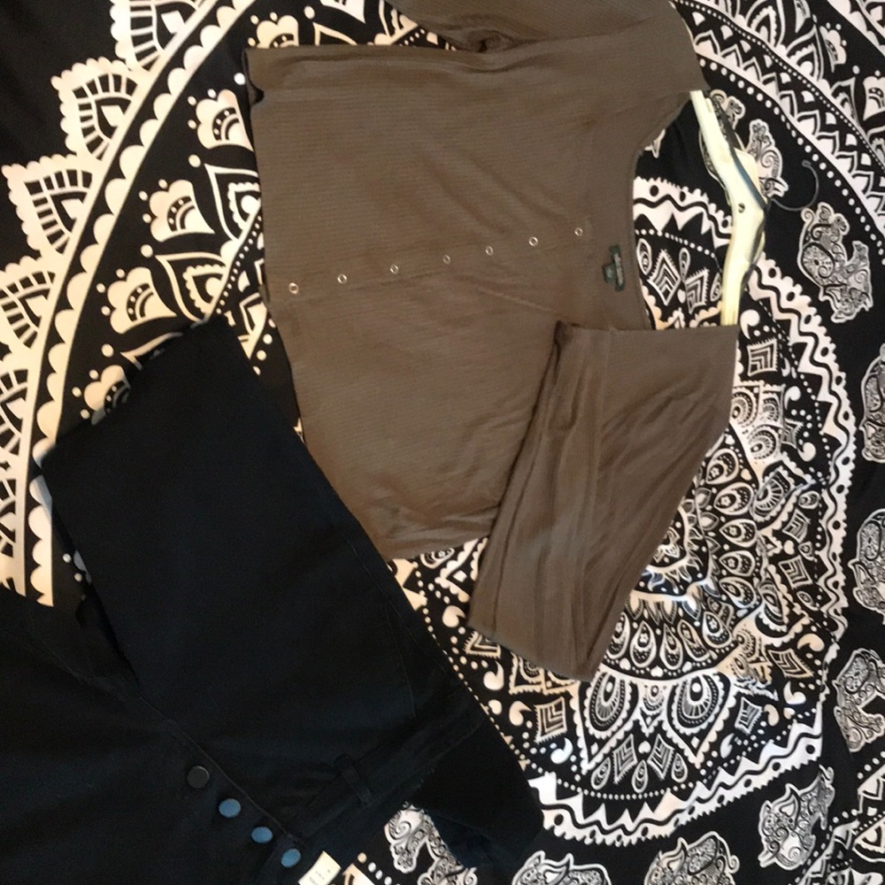 Army green color, snap up crop top.